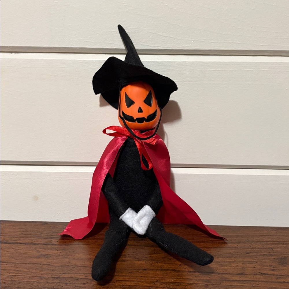 Pumpkin Shelf Doll - Witch hat - Picture 9 of 10
